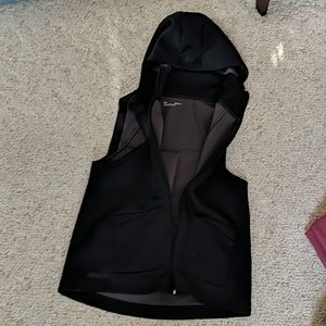 Like new black under armour heat gear vest